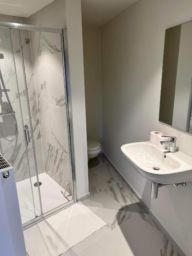 Prachtige In Centrum Met Badkamer ! *
